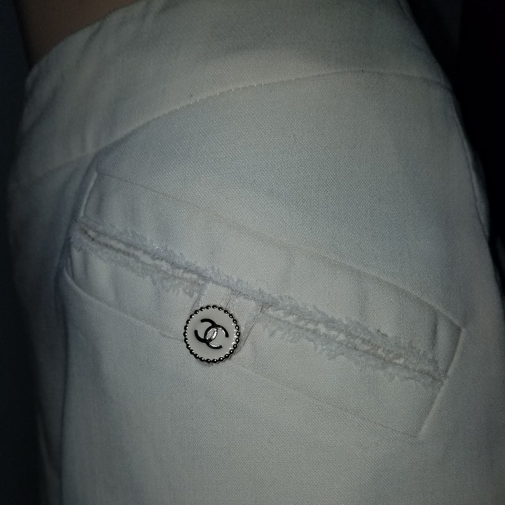 CHANEL Cream Suit w/ Frayed Hems CC & Buttons - Picture 5 of 8